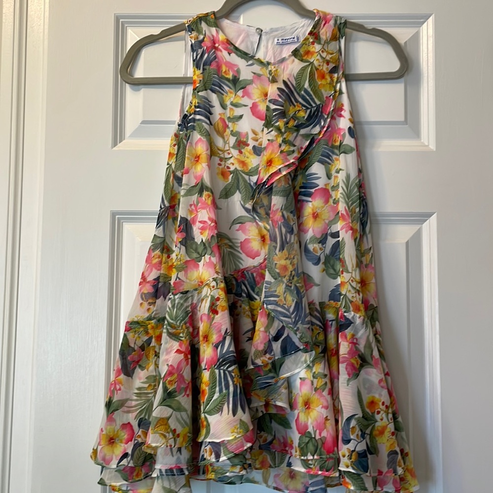 Beautiful flowered dress by Mayoral Size 9 (134cm)